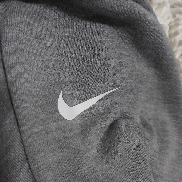 Nike grey sweatshirt- size small - Picture 2 of 8